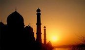 Travel to Taj Mahal for the Dusk View